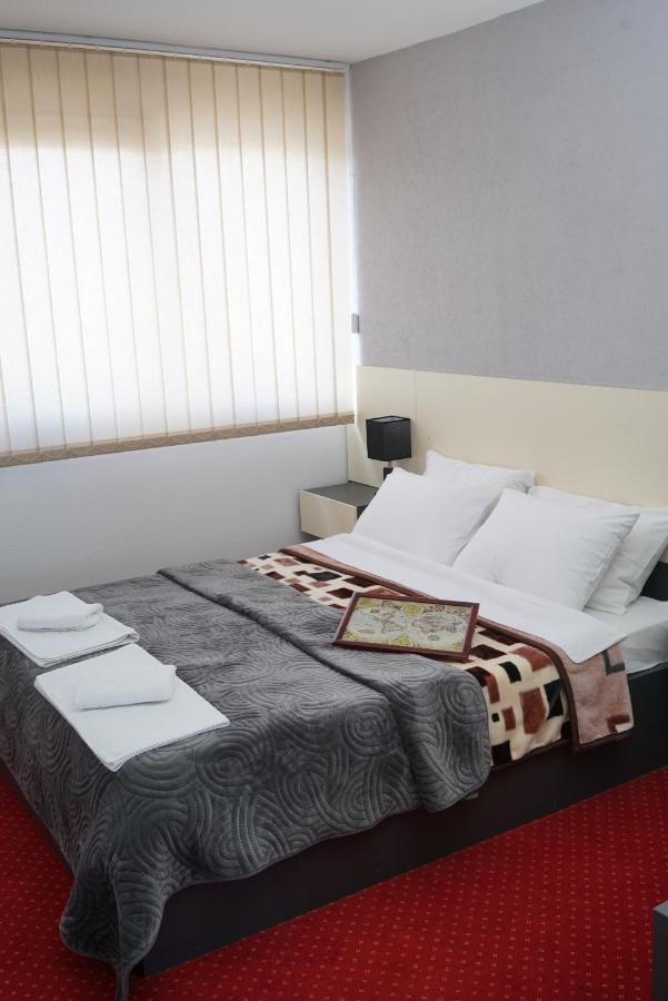 Rooms S&S Milicevic U Strogom Centru Aleksandrovca Aleksandrovac エクステリア 写真