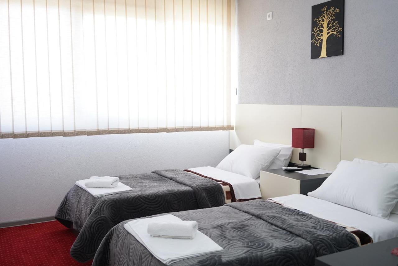 Rooms S&S Milicevic U Strogom Centru Aleksandrovca Aleksandrovac エクステリア 写真